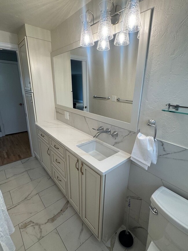 Building Photo - Spacious Home with Great Location