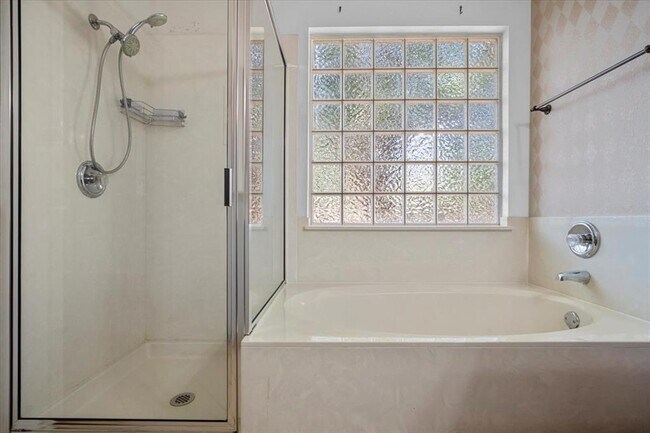 Building Photo - 4467 Bremner Dr