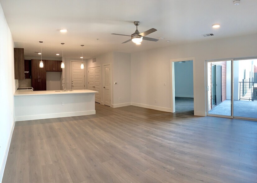 Building Photo - 2213 Poquito St