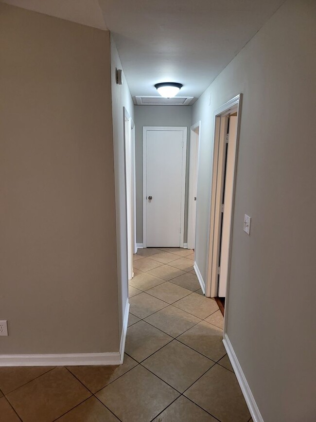 Building Photo - Nice brick ranch 4 bedroom 2 bath in Hermi...