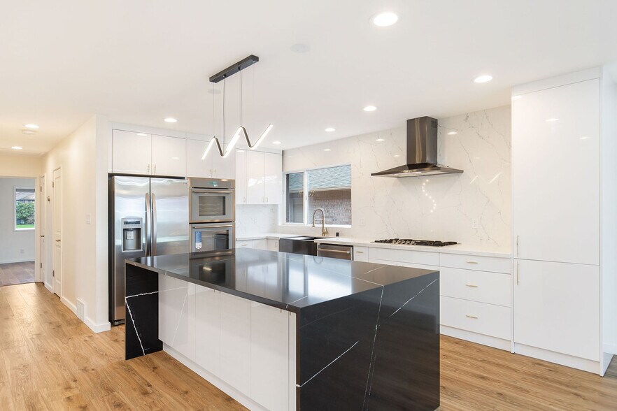 Building Photo - 4403 Powell Pl S