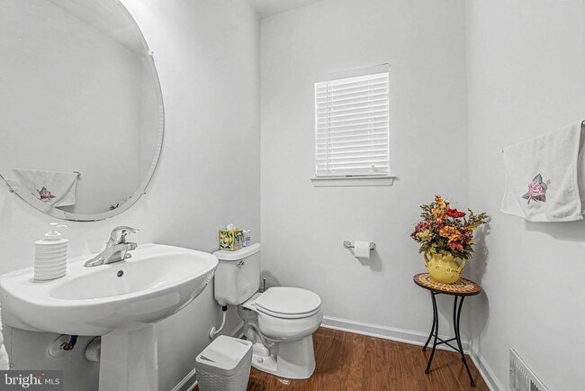 Building Photo - 9 Woodmere Rd