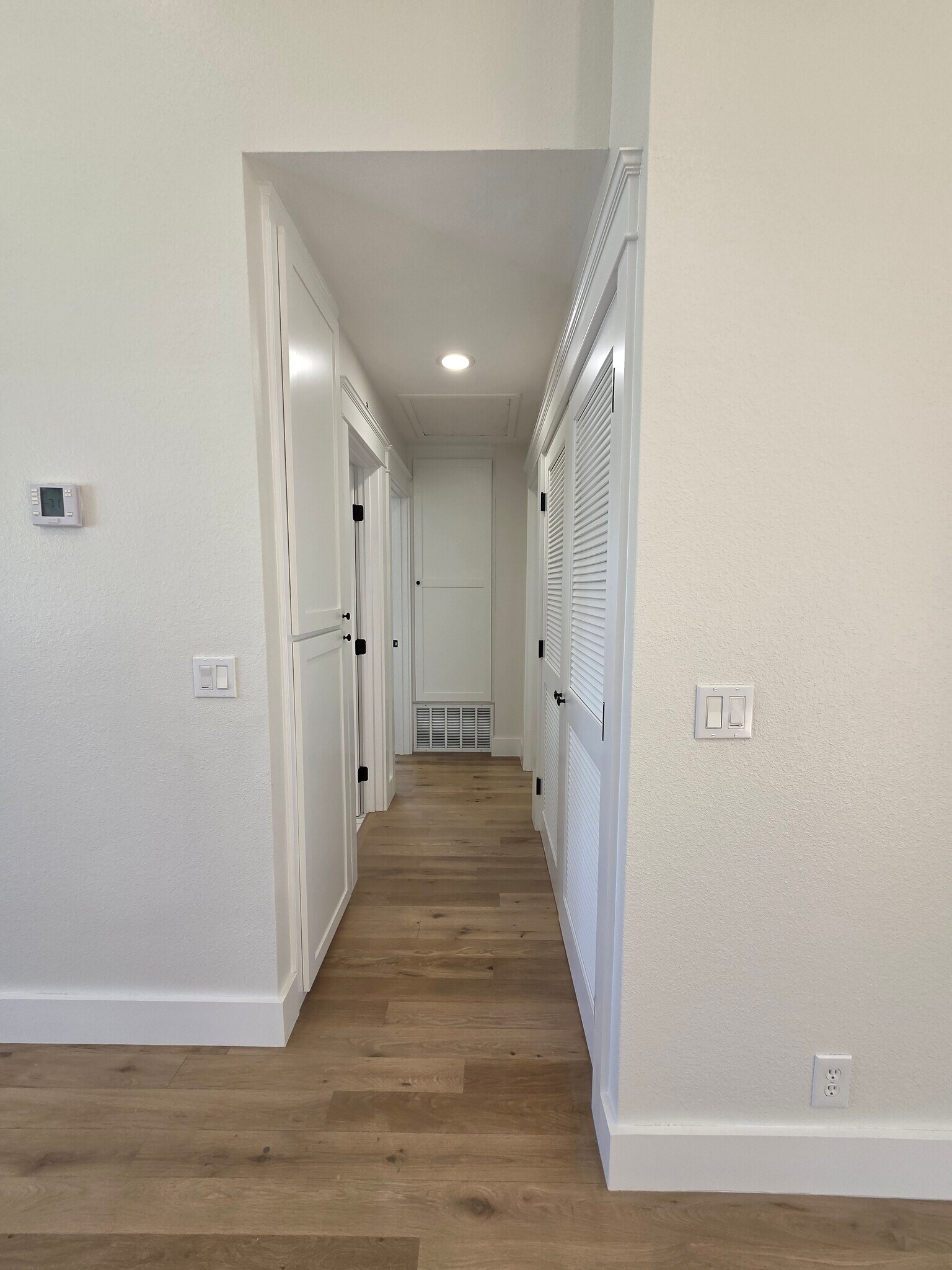 Building Photo - 245 Mesa Dr