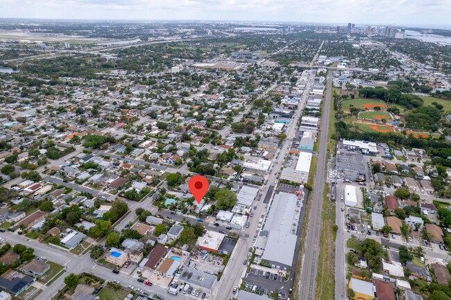 Building Photo - 625 Selkirk St