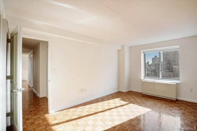 Building Photo - 300 W 135th St