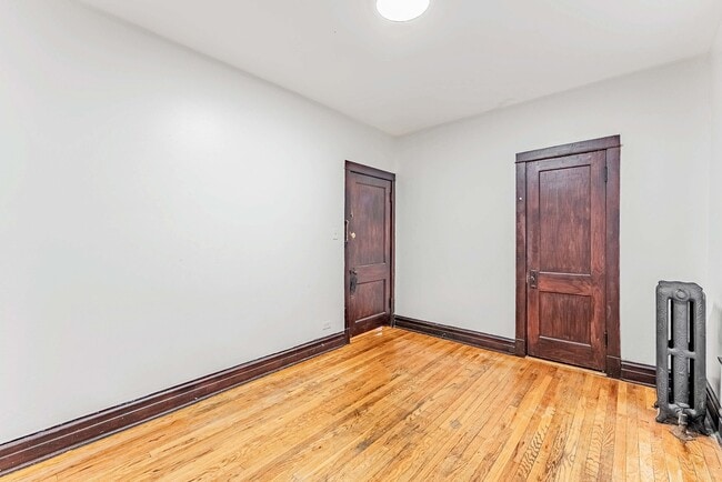 Building Photo - 4938 W Monroe St