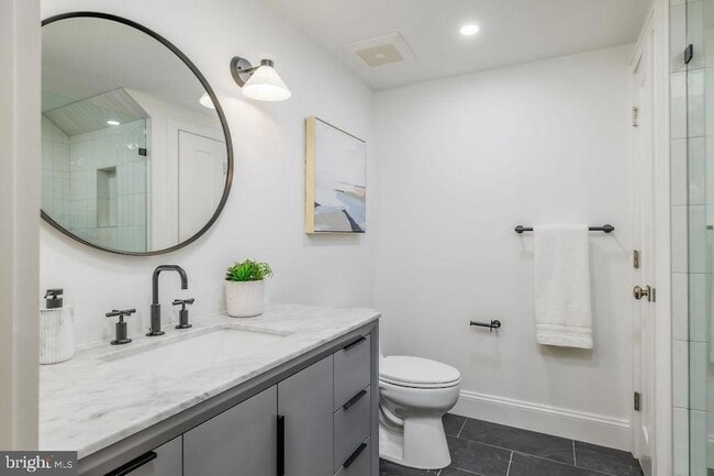 Building Photo - 2460 Ontario Rd NW