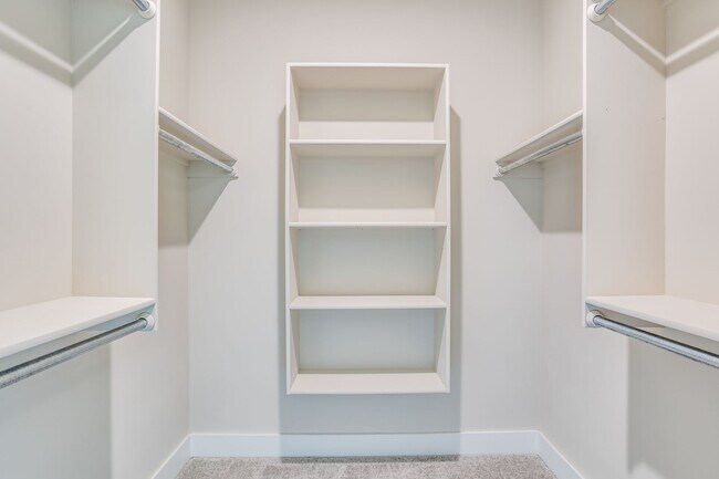 Building Photo - 1025 W Long Path Ct