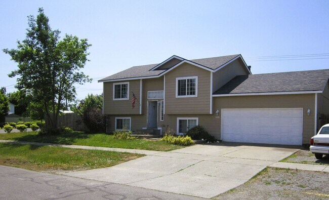 Primary Photo - 4 Bed, 2 Bath Hayden Home