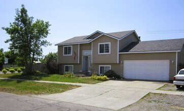 Building Photo - 4 Bed, 2 Bath Hayden Home