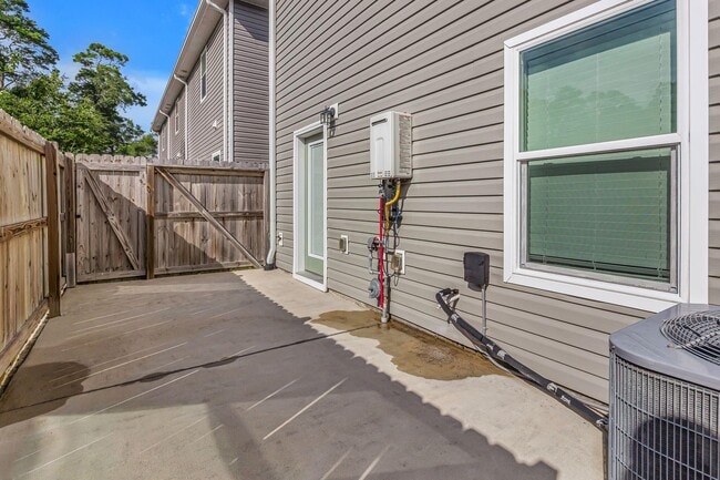 Building Photo - 6 Praiseworthy Dr