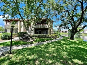 Building Photo - ? Charming 1/1 Condo in Resort-Style Commu...