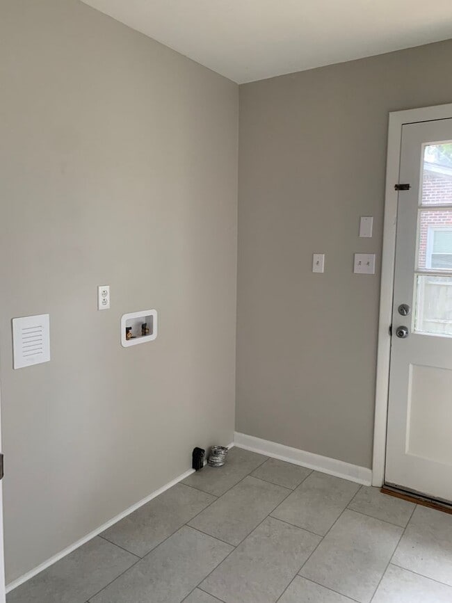 Building Photo - 2-Bedroom, 1-Bath House