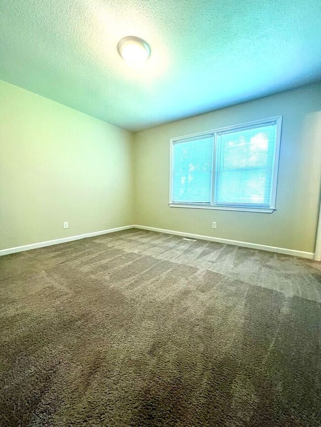 Building Photo - 3 BEDROOM MADE FOR YOU - Available for Mov...