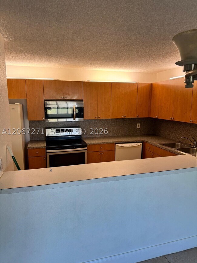 Building Photo - 14840 Naranja Lakes Blvd