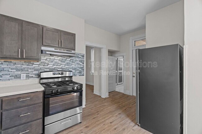 Building Photo - 6811 Etzel Ave