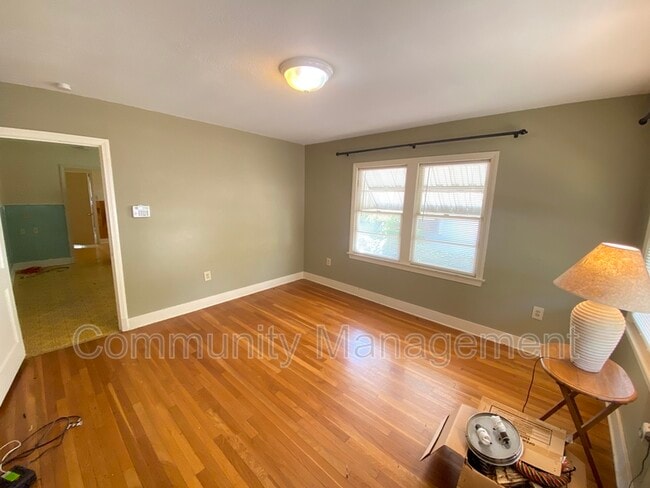 Building Photo - 821 W Garfield St