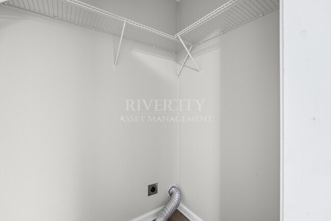 Building Photo - 1381 Laudeen Dr