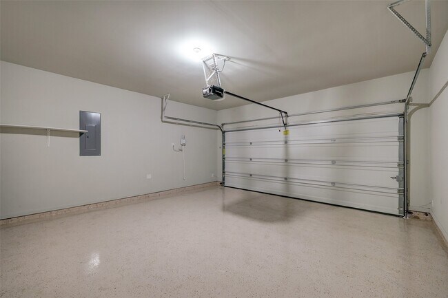 Building Photo - 314 Moonwalk St