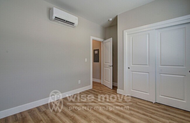 Building Photo - Modern Multi-Gen Living- Brand New
