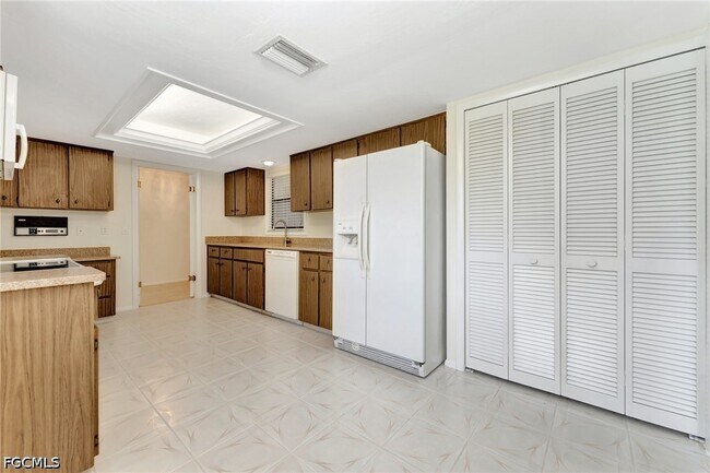 Building Photo - 1516 Sautern Dr SW