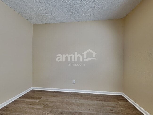 Building Photo - 7 Willow Lakes Dr