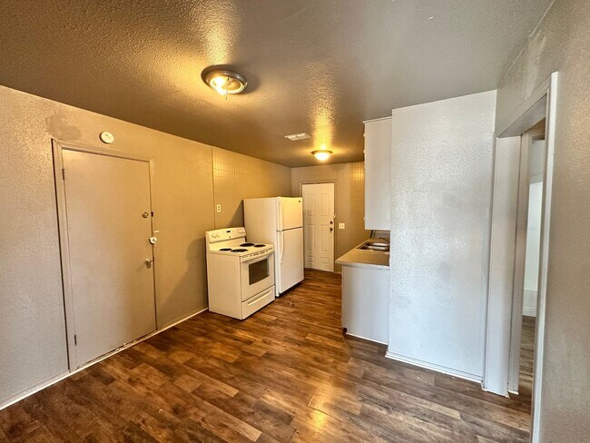Building Photo - 3 Bedroom 1 Bathroom in Central Amarillo