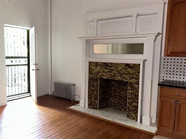 Building Photo - 250 W 137th St