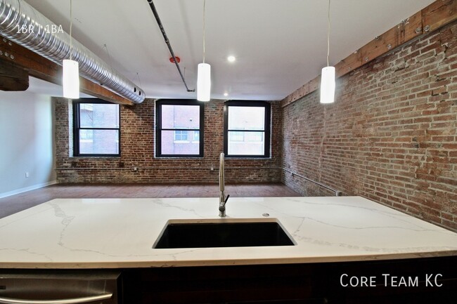 Building Photo - 1223 Union Ave