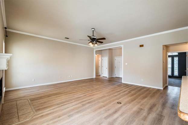 Building Photo - 706 Lakeview Dr