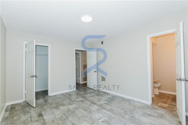 Building Photo - 2045 Alison Ct SW