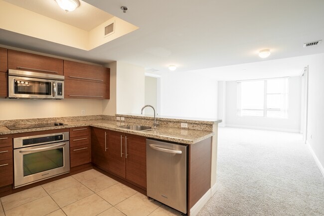 Building Photo - 2641 N Flamingo Rd