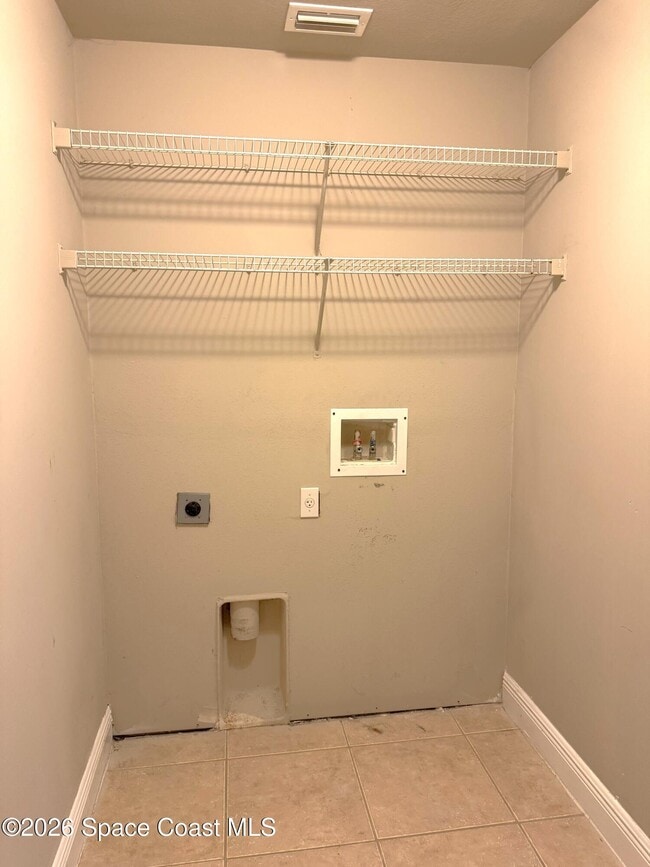 Building Photo - 320 Jennifer Dr