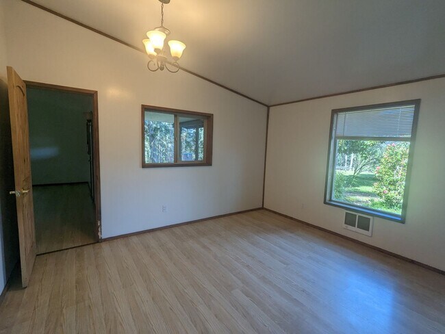 Building Photo - 710 Wolf Valley Dr