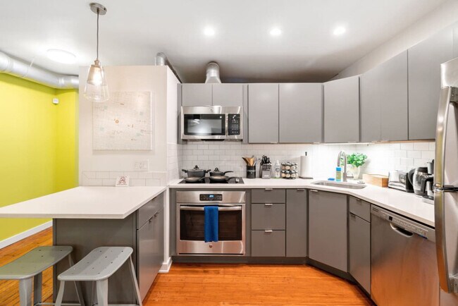 Building Photo - 221 Vine St