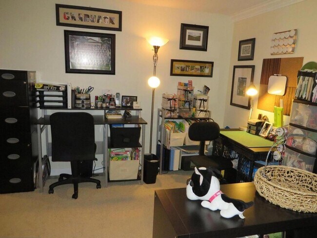 Building Photo - Beautiful 3 BR/2.5 BA Townhome in Millersv...