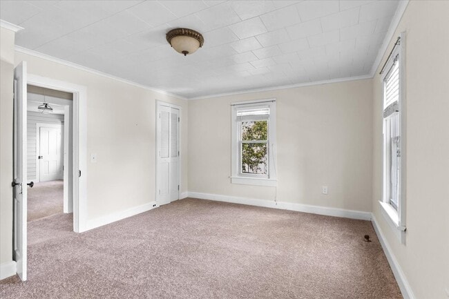 Building Photo - 420 Center St