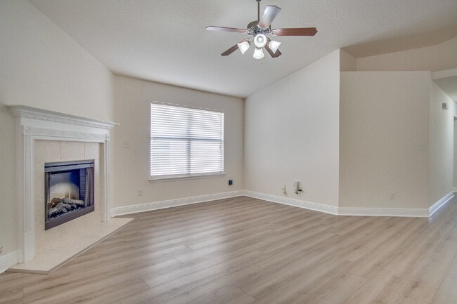 Building Photo - 3-Bedroom Home with Open Floor Plan, and Oversized Primary Suite