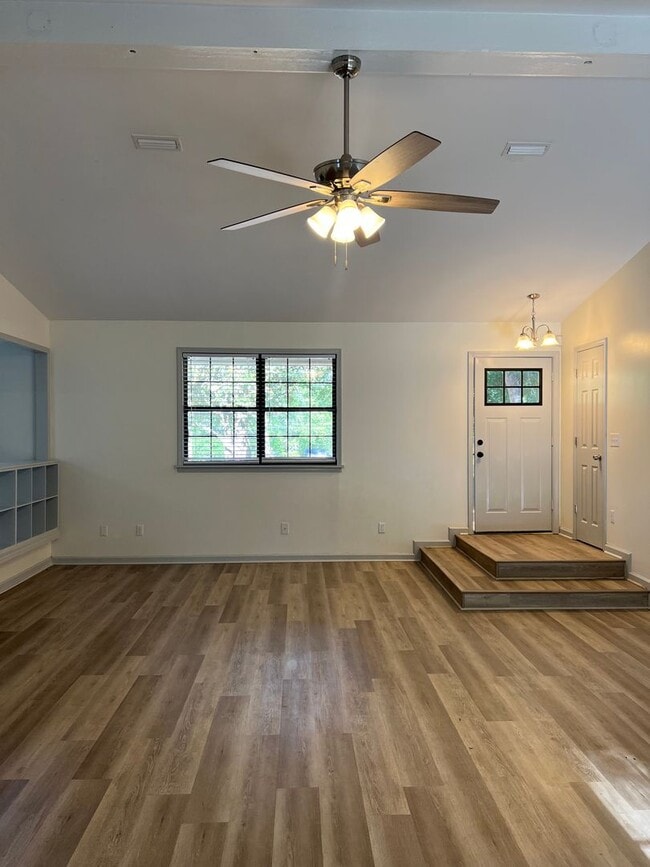 Building Photo - 185 Hickory Tree Ln