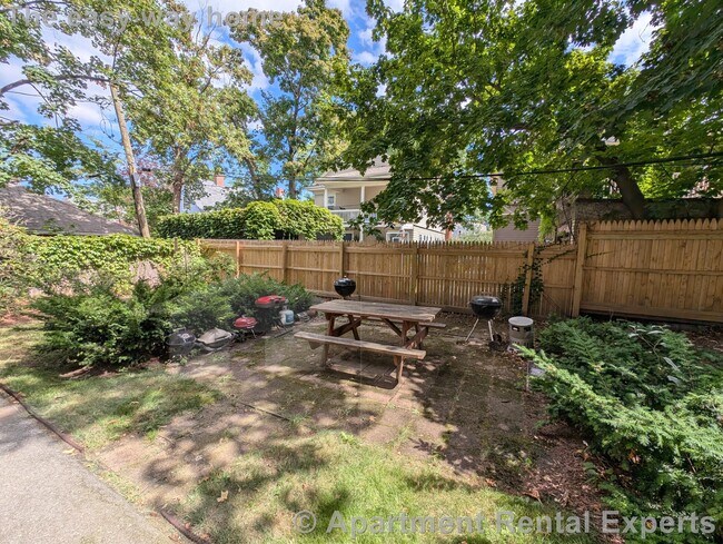 Building Photo - 155 Summer St