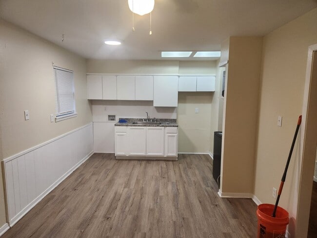 Building Photo - 615 S 1st St