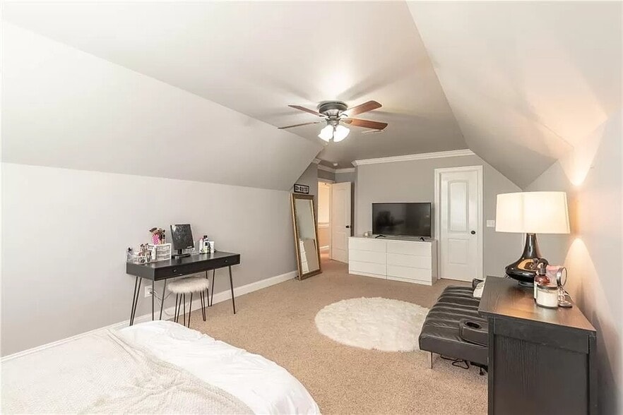 Upstairs bedroom above the garage - 4826 Morning Glow Ln