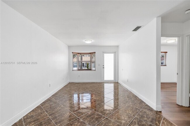 Building Photo - 11432 NW 87th Pl