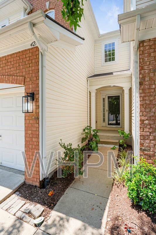 Building Photo - 427 Lazy Creek Ln