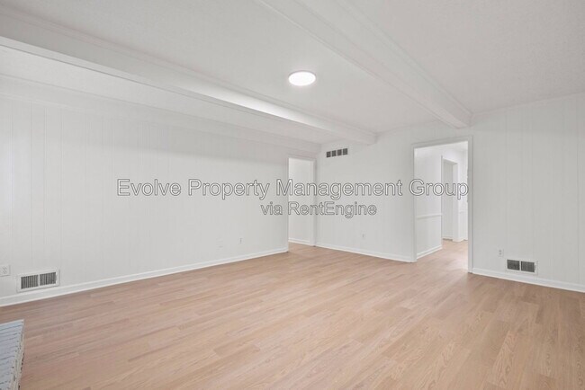 Building Photo - 3085 Circle Gate Dr