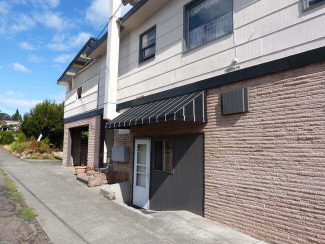 Building Photo - 822 1/2 S C Street **Upstairs Unit **