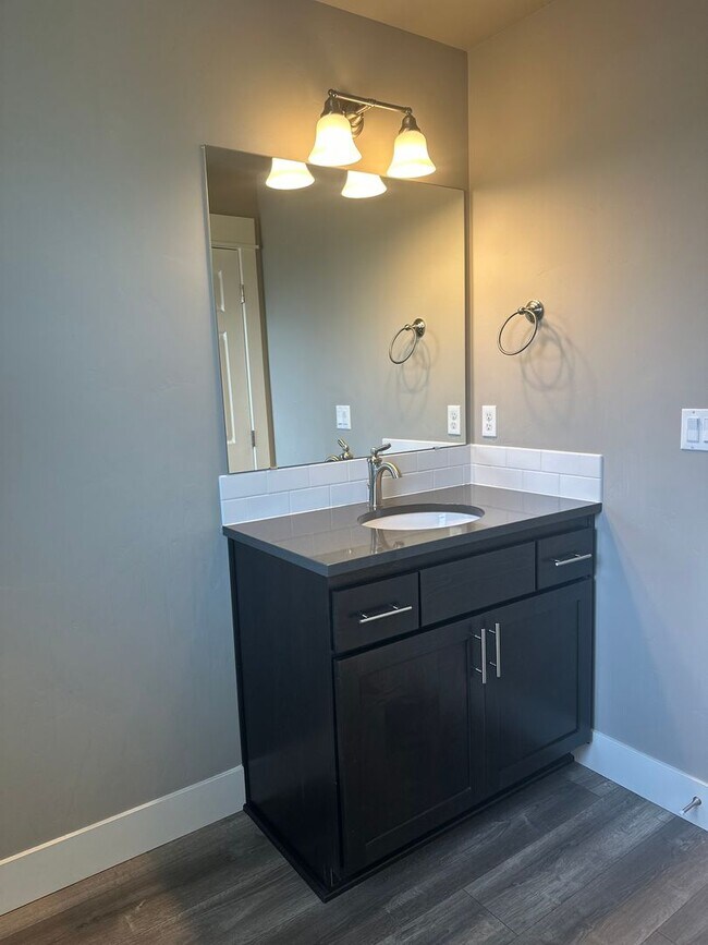 Building Photo - Beautiful Stone Creek Home | Open Layout, RV Parking & Private Pool Access