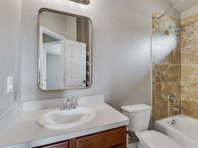 Building Photo - 5015 Spruce St