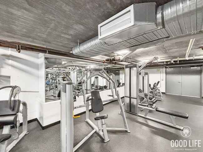 Building Photo - Beautiful 1BD/1BA Condo in Downtown W/ Off...