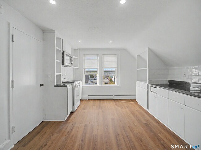 Building Photo - 1872 North Ave